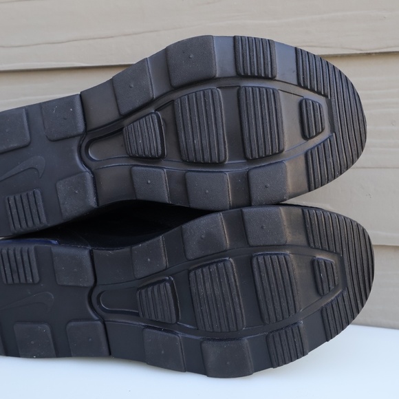 Nike Air Max Motion 2 Triple Black Men’s Sneakers Size 10.5 - Picture 6 of 9